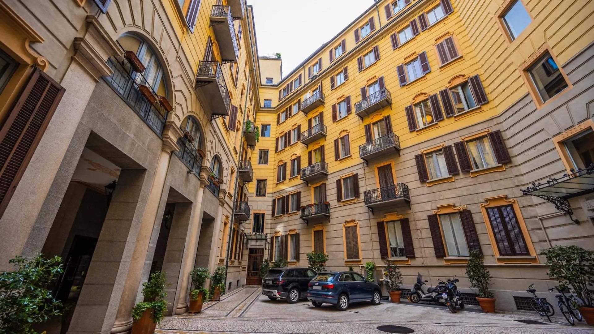 Spacious Apartment In Central Milan Next To Metro