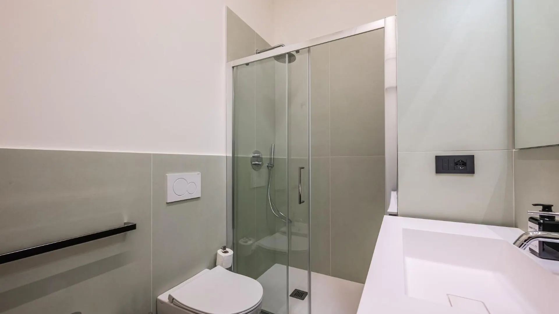 Spacious Apartment In Central Milan Next To Metro 0*,  Italy