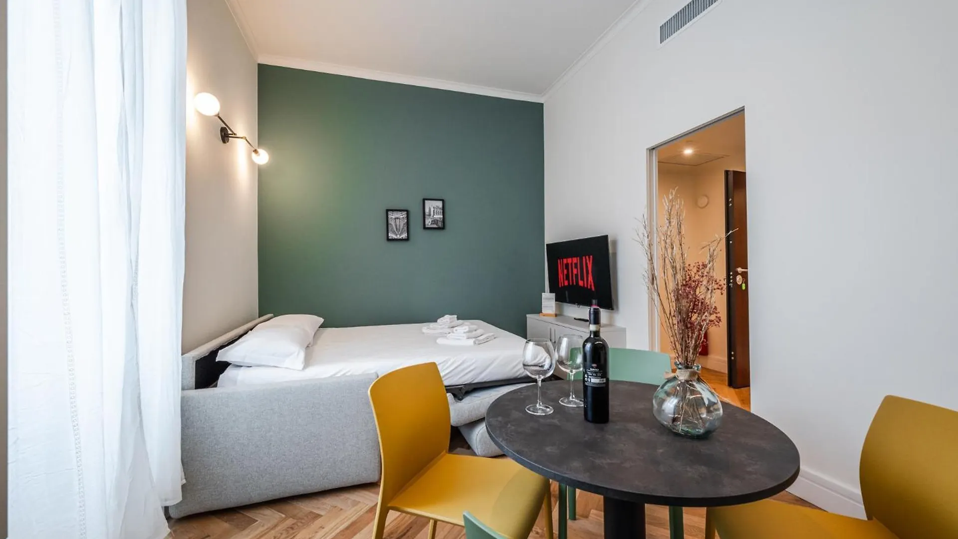 Spacious Apartment In Central Milan Next To Metro Italy
